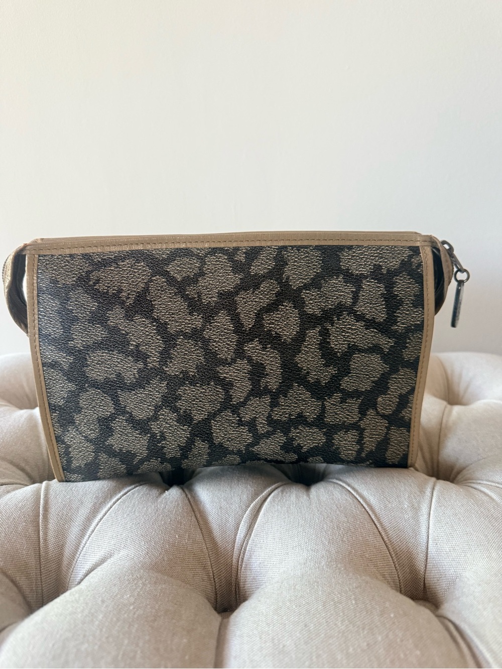 Vintage YSL Yves Saint Laurent Giraffe Print Taupe Gray Canvas Clutch Pouch - Picture 2 of 16